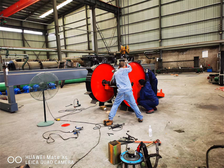 湖南衡陽客戶15米液壓輪盤翻拋發(fā)貨現(xiàn)場