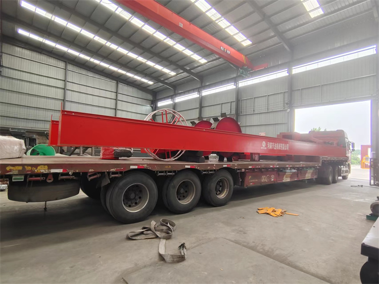 湖南衡陽客戶15米液壓輪盤翻拋發(fā)貨現(xiàn)場