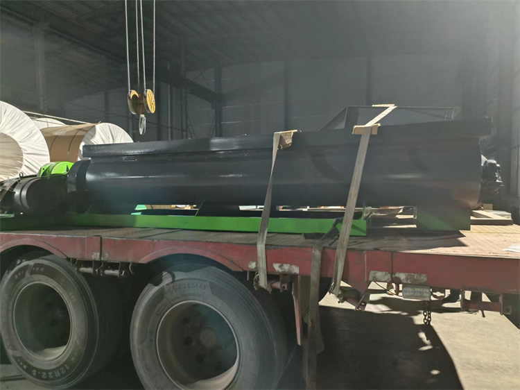 有機(jī)雙軸攪拌機(jī)發(fā)貨現(xiàn)場