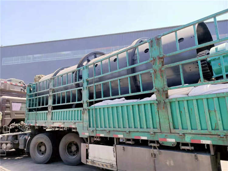 年產(chǎn)2萬噸轉(zhuǎn)鼓造粒機(jī)顆粒生產(chǎn)線設(shè)備發(fā)貨現(xiàn)場(chǎng)