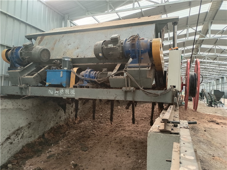 4米跨度液壓槽式翻耙機 有機肥軌道式翻拋機 發(fā)酵肥料腐熟設(shè)備